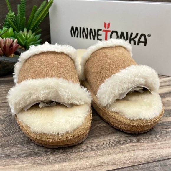 ❌SOLD❌NIB Minnetonka Sunflower Faux Fur Suede Slipper - Picture 3 of 12
